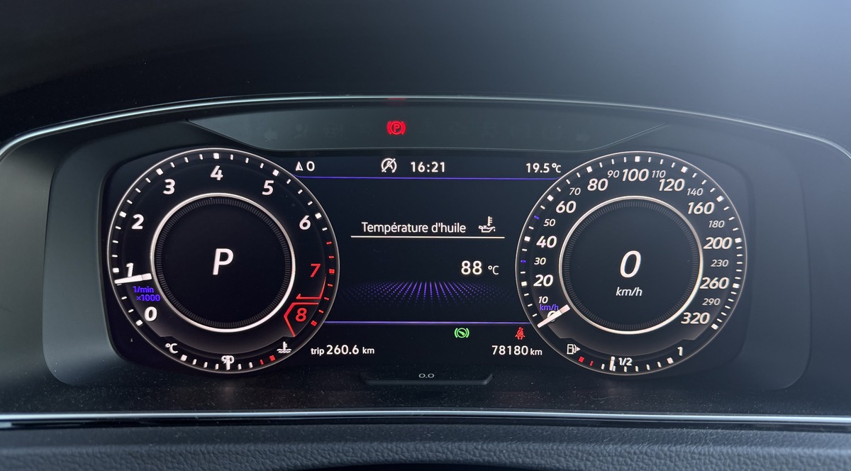Volkswagen Golf VII - TCR / CarVertical / Echappement Akrapovic / Apple Carplay / Caméra