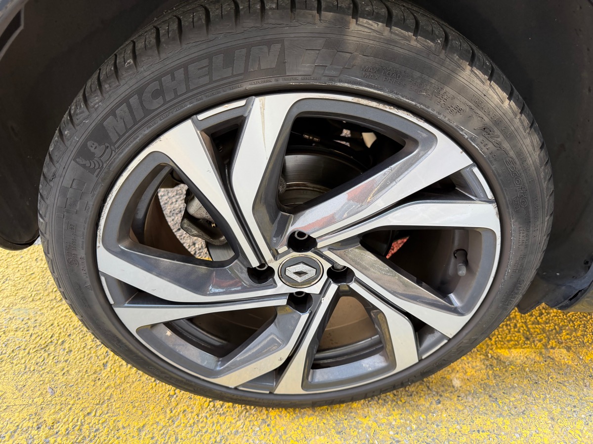 RENAULT Clio V  1.3 TCE 130 CV / RS LINE / Carplay / Caméra de recul /Full Black /KM Réel/ Son Focal