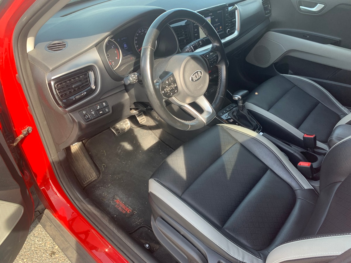 Kia Stonic 120 ch | Premium | Caméra recul | Régulateur vitesse | Apple car Play | Siéges chauffants