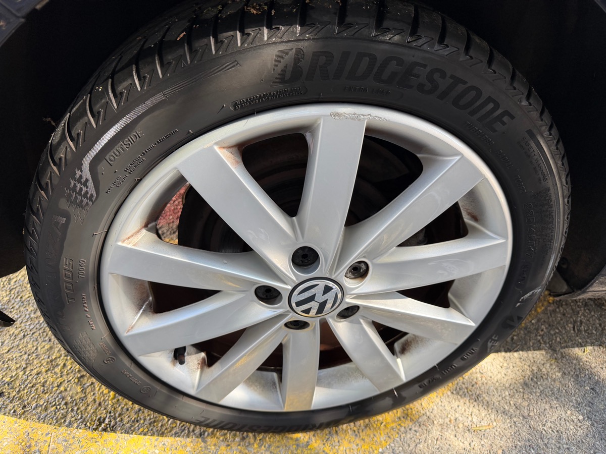 Volkswagen Golf VI CABRIOLET 1.6 TDI 105 CV / Carat / intérieur Cuir Alcantara/ Radar Arr et Avt