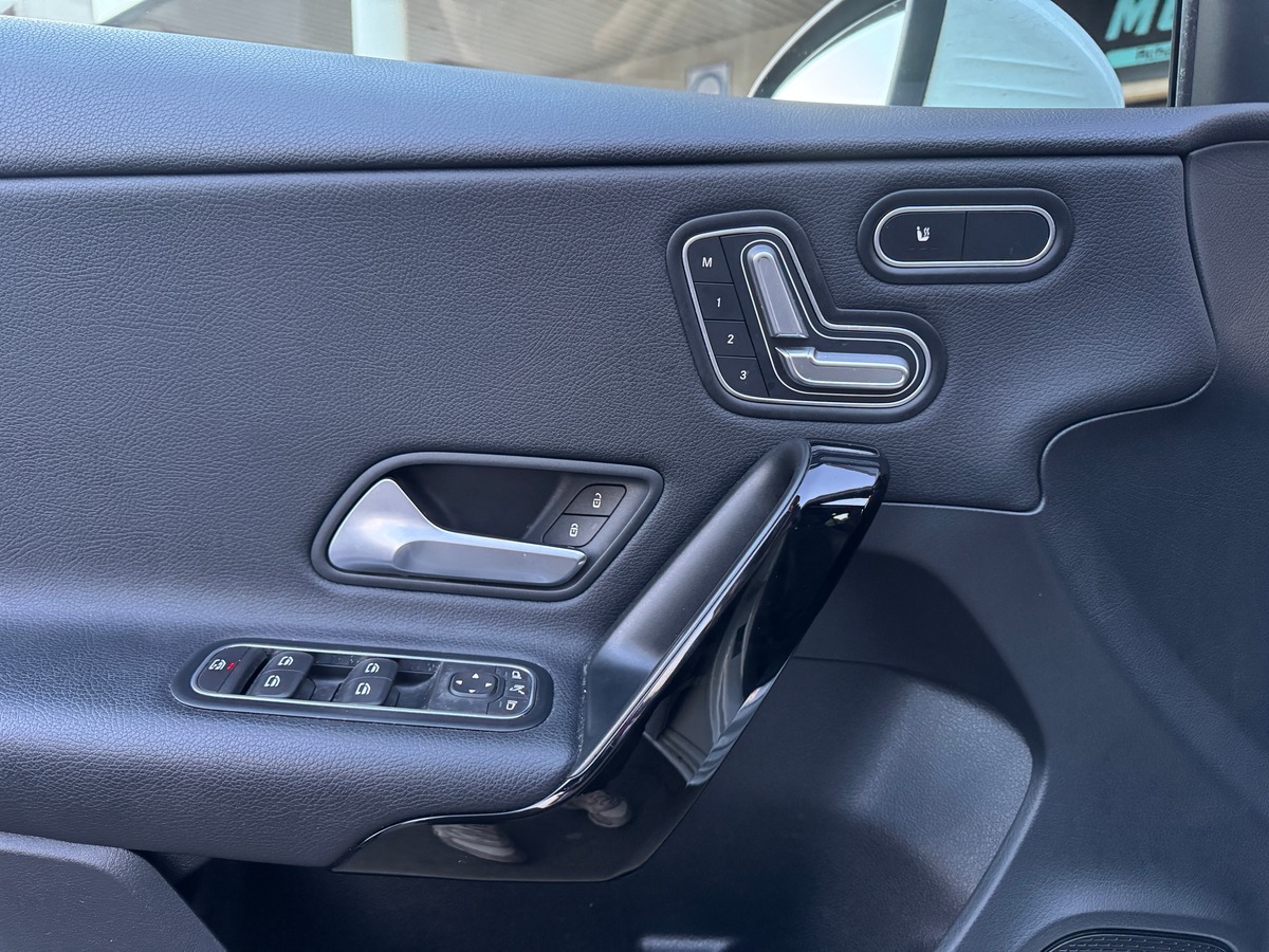 Mercedes-Benz Classe A 180 d 1.5 d 7G-DCT 116 cv Boîte auto Sièges Chaufants/ Electriques