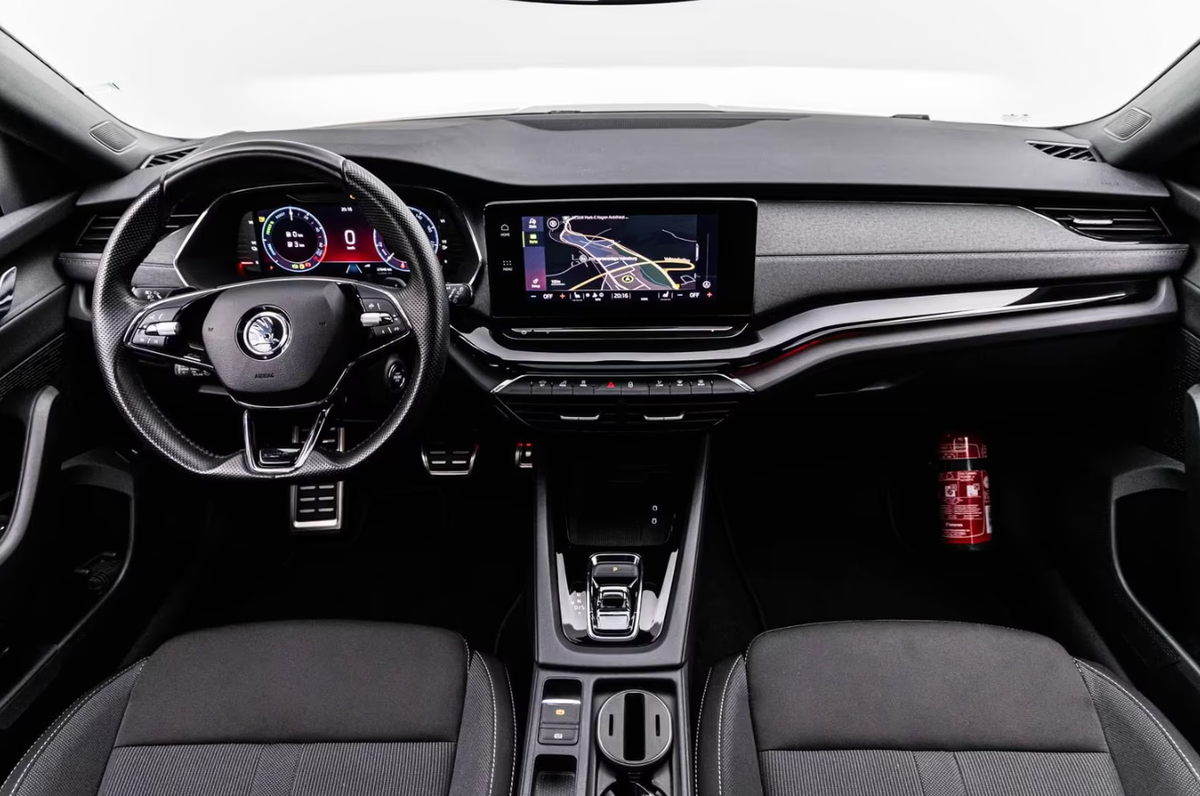 Skoda Octavia Combi IV 1.4 TSI PHEV iV 204ch Sportline DSG6e Hybride/Toit ouvrant/Feux matrix