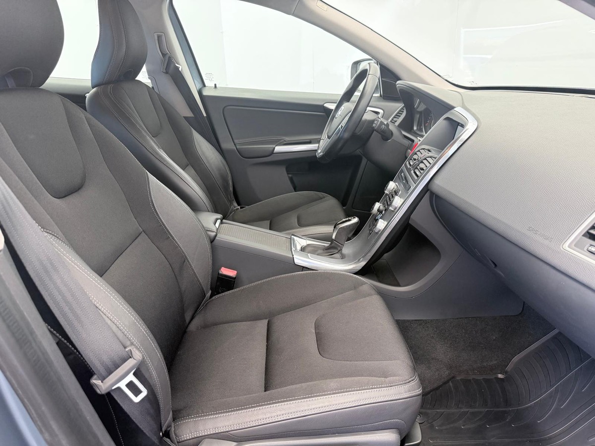 Volvo XC60 D3 150 CV BVA MOMENTUM GEARTRONIC