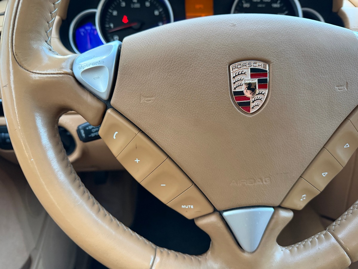 Porsche Cayenne GTS 4.8 V8 TIPTRONIC / TOIT OUVRANT / SIEGES AV CHAUFFANT / HAYON ELECTRIQUE