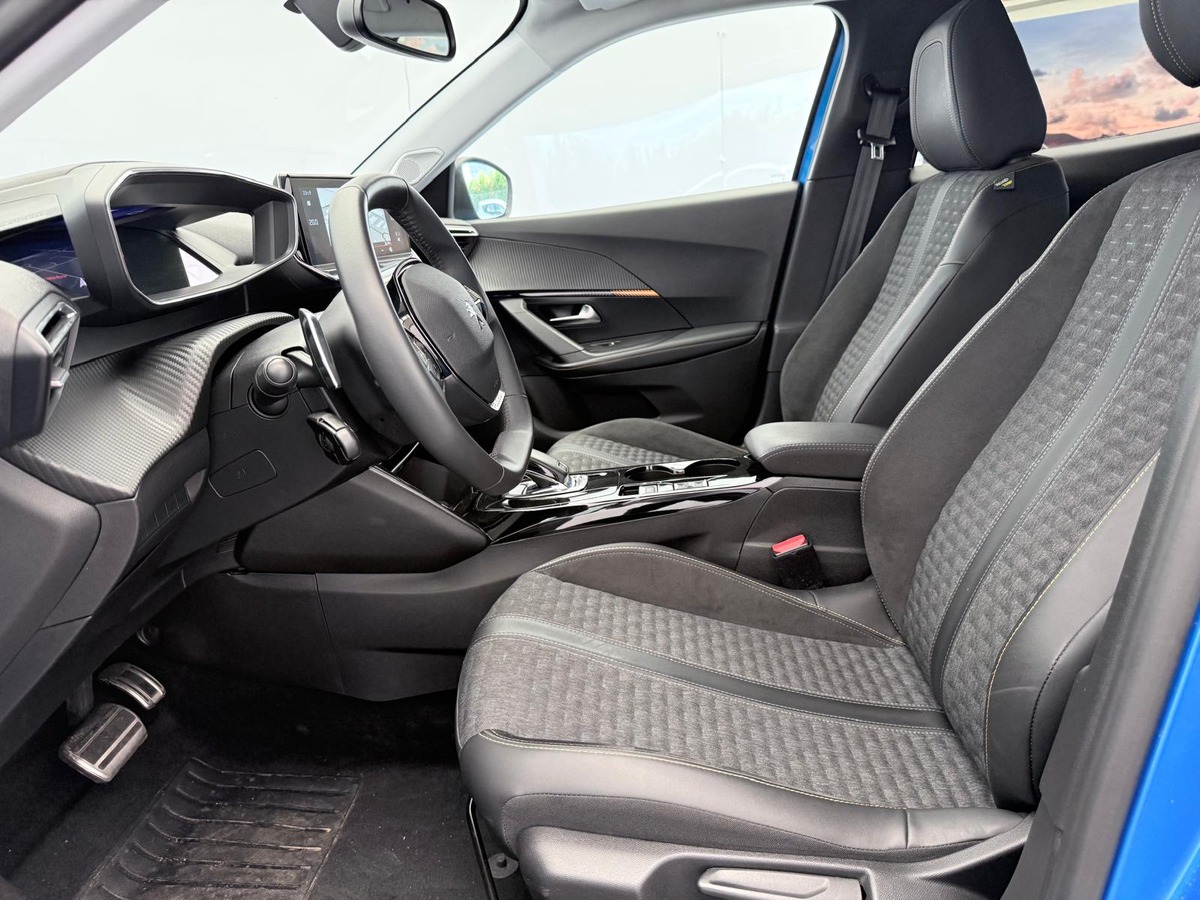 Peugeot 2008 ROADRIP 1.2 PURETECH 130 EAT8  Première main