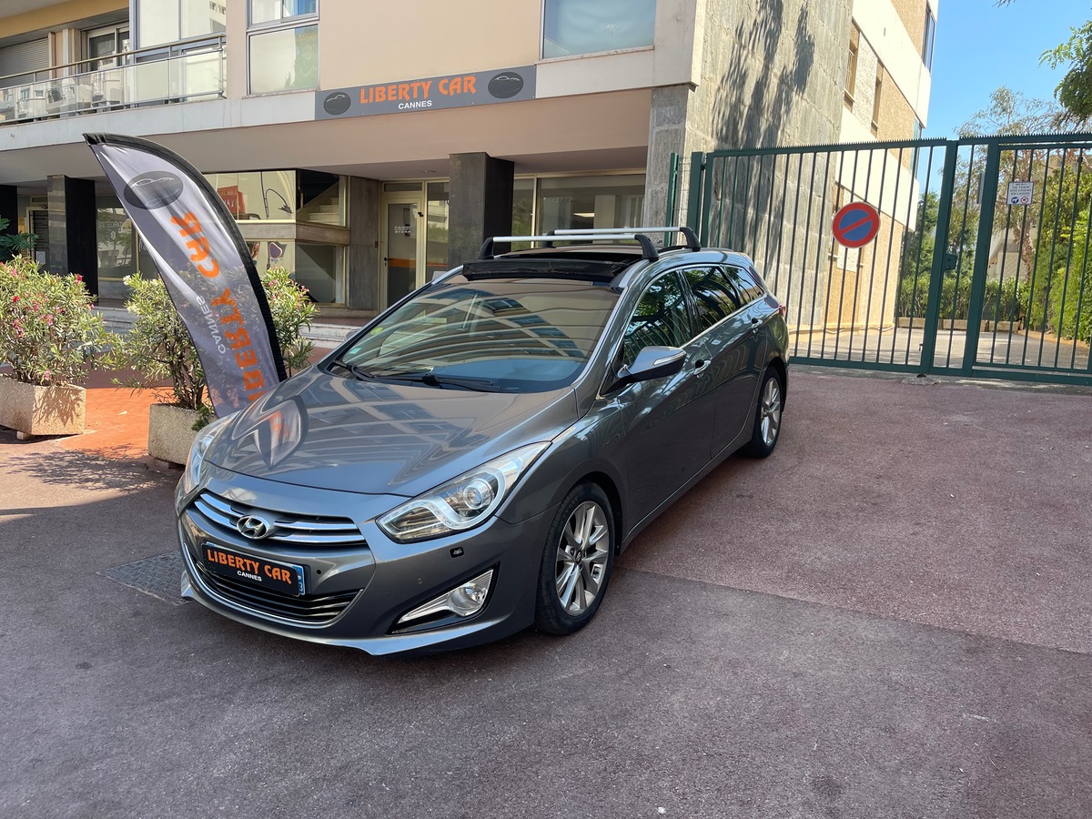 Hyundai i40 SW 1.7 CRDI 136 CV / Toit ouvrant / Barre de Toit / Moteur à Chaine