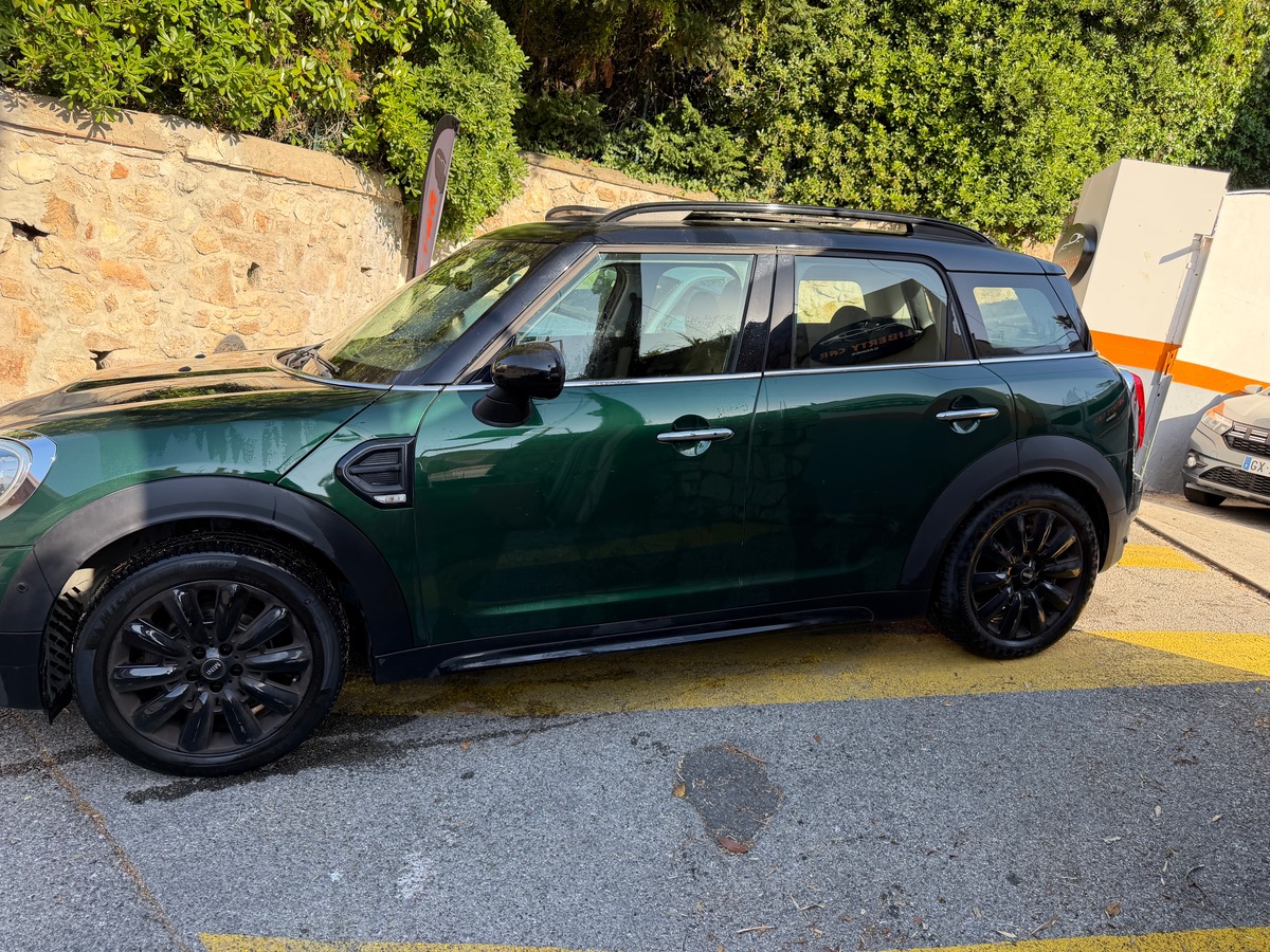 Mini Countryman Cooper 1.5 i 136 CV /1er Main / Toit Ouvrant / Pack Black / Jantes Noires/Cuir