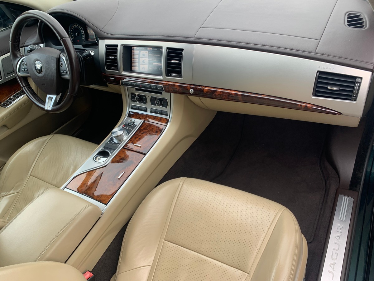 Jaguar XF 240 ch | V6 | R-Sport | Caméra recul | Sièges sport | Régulateur vitesse | GPS | Bluetooth