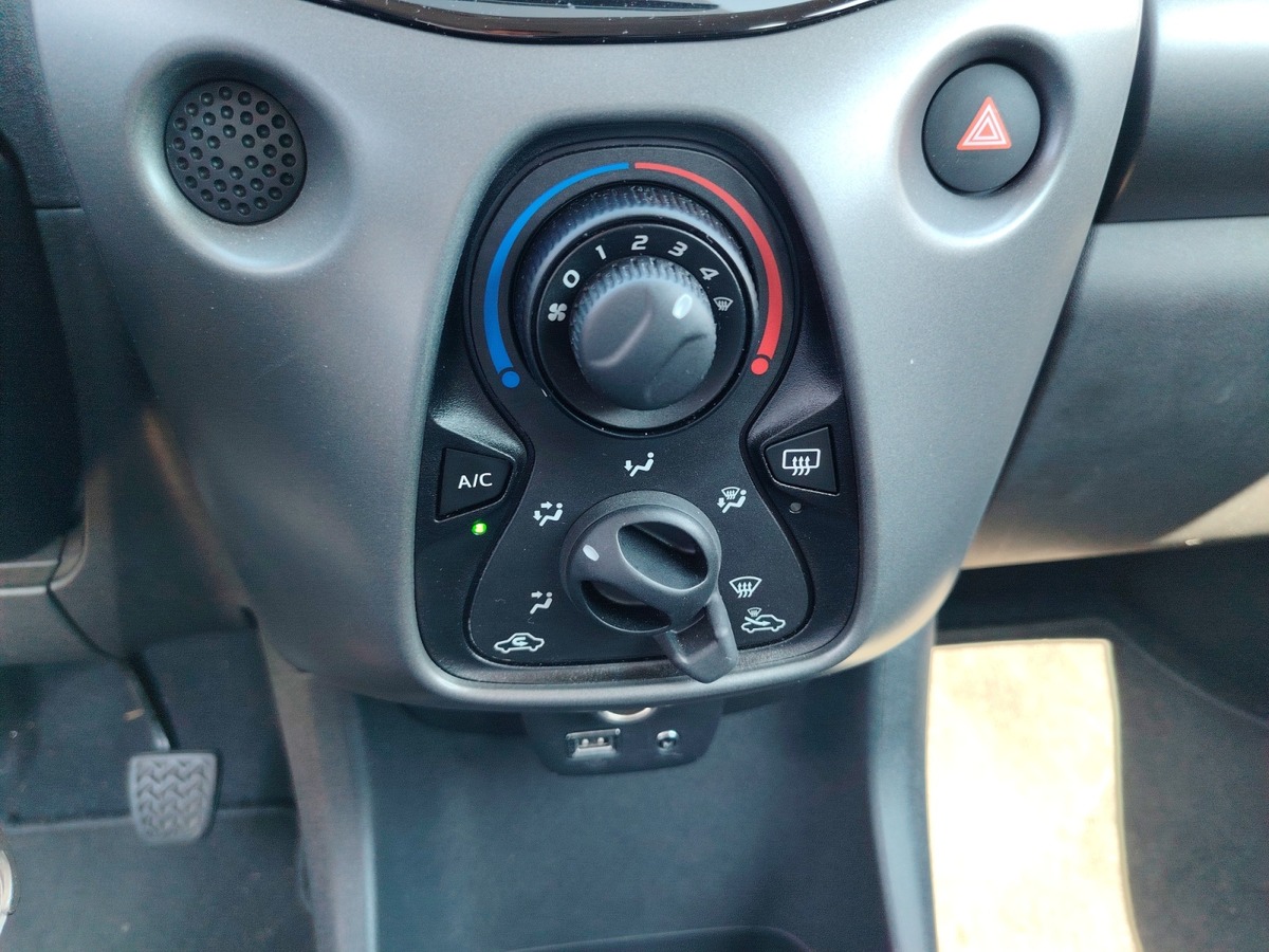 Toyota Aygo 1.0 VVTI BOITE AUTO