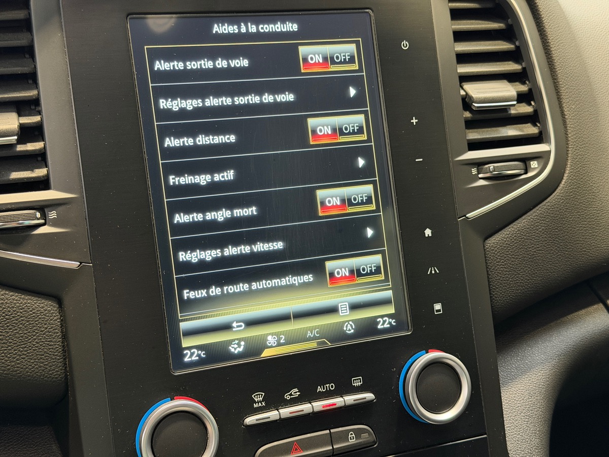 RENAULT Megane Estate IV DCI 130 cv Energy Intens / Attelage / Hifi BOSE / Caméra