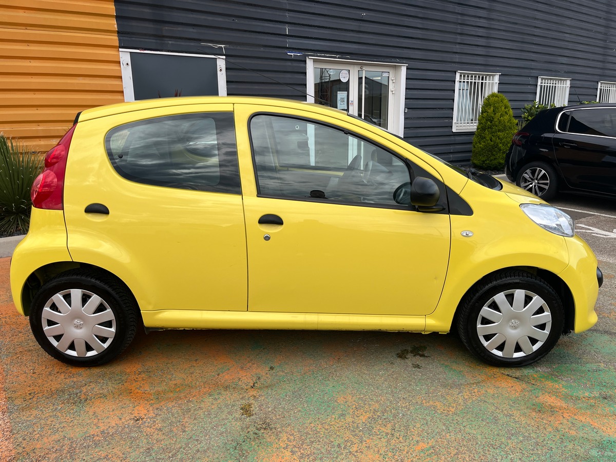 Peugeot 107 5 Portes 1.0 i  68 ch URBAN 1ERE MAIN