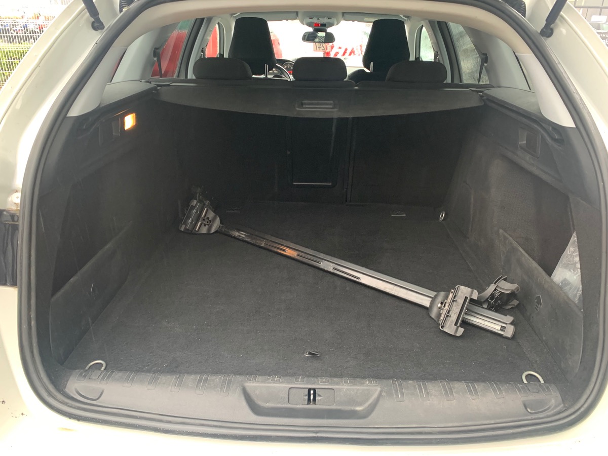 Peugeot 308 SW 130 ch | Allure | Régulateur vitesse | Mirror Screen | Attelage | Radars stationnement