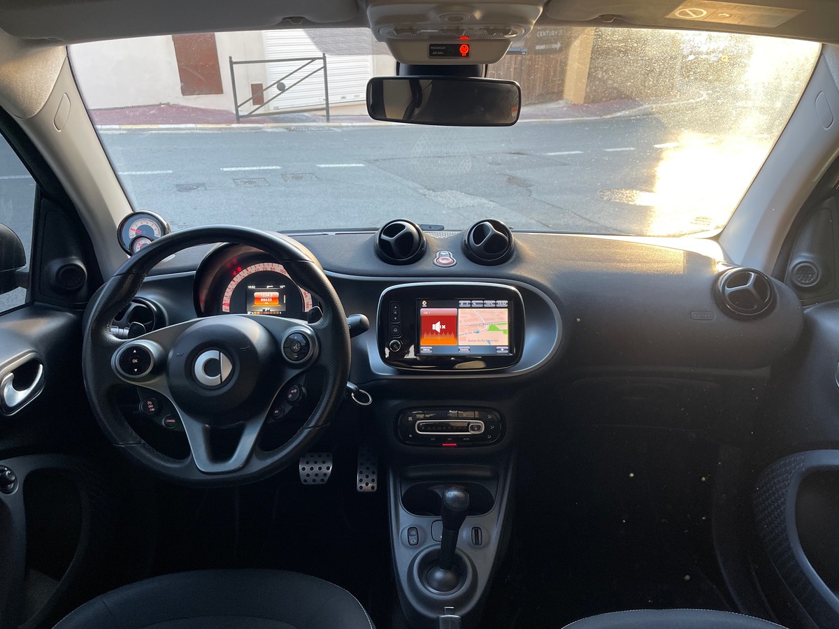 Smart FORTWO 90 CV / GPS / Caméra / Jantes Noires / Gris Mat
