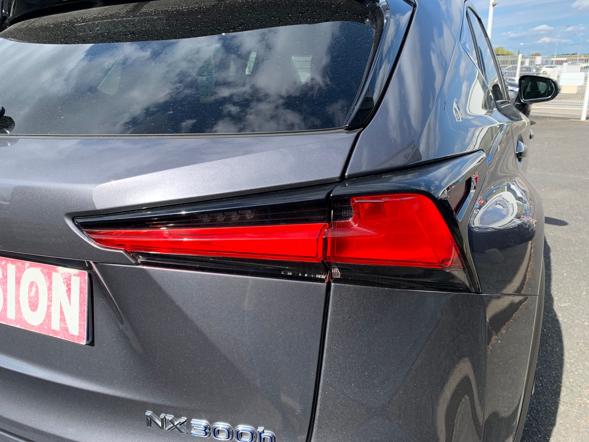 Lexus NX 300h 155 chevaux | Luxe | AWD | Caméra recul | Régulateur vitesse | GPS | Siéges chauffants