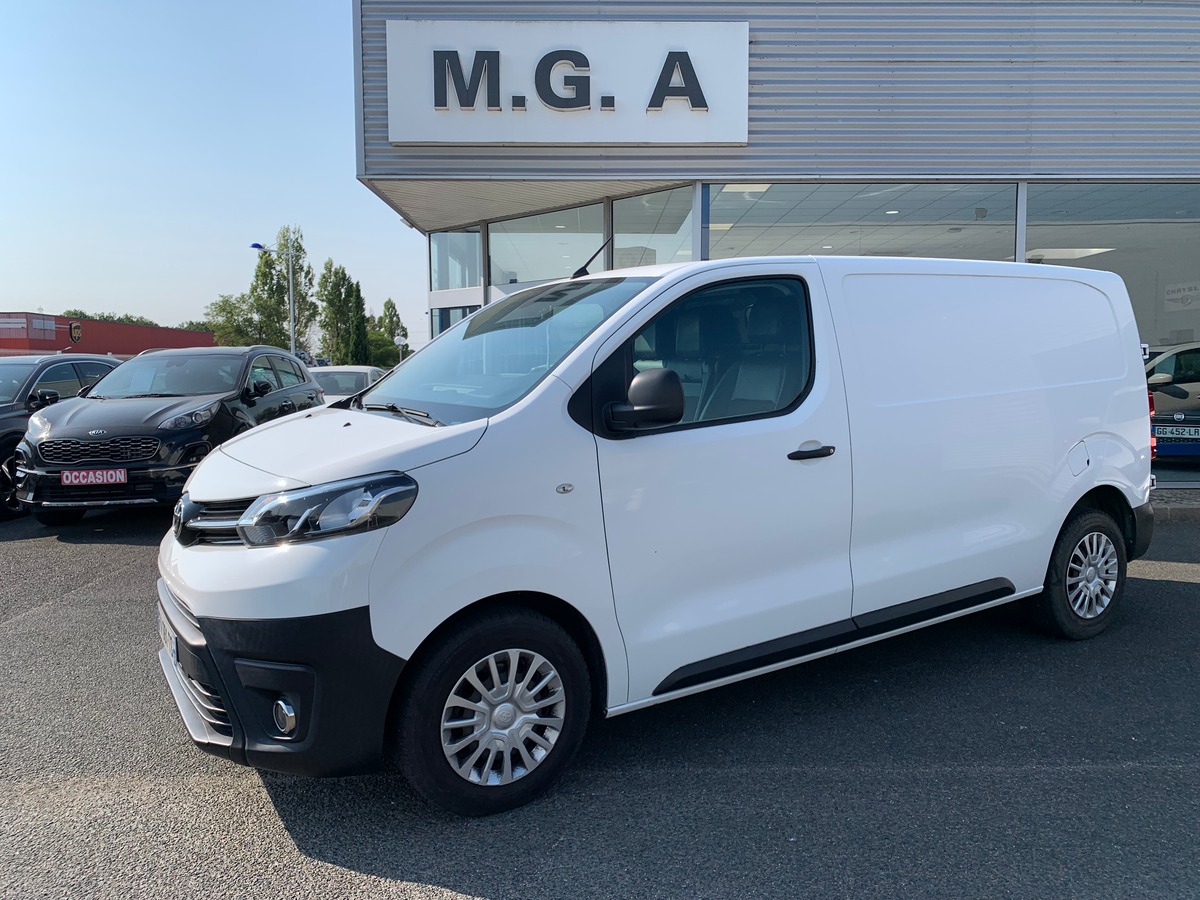 Toyota ProAce 122 ch | Business | Medium | 3 Places | Régulateur vitesse | GPS | Bluetooth | Radar