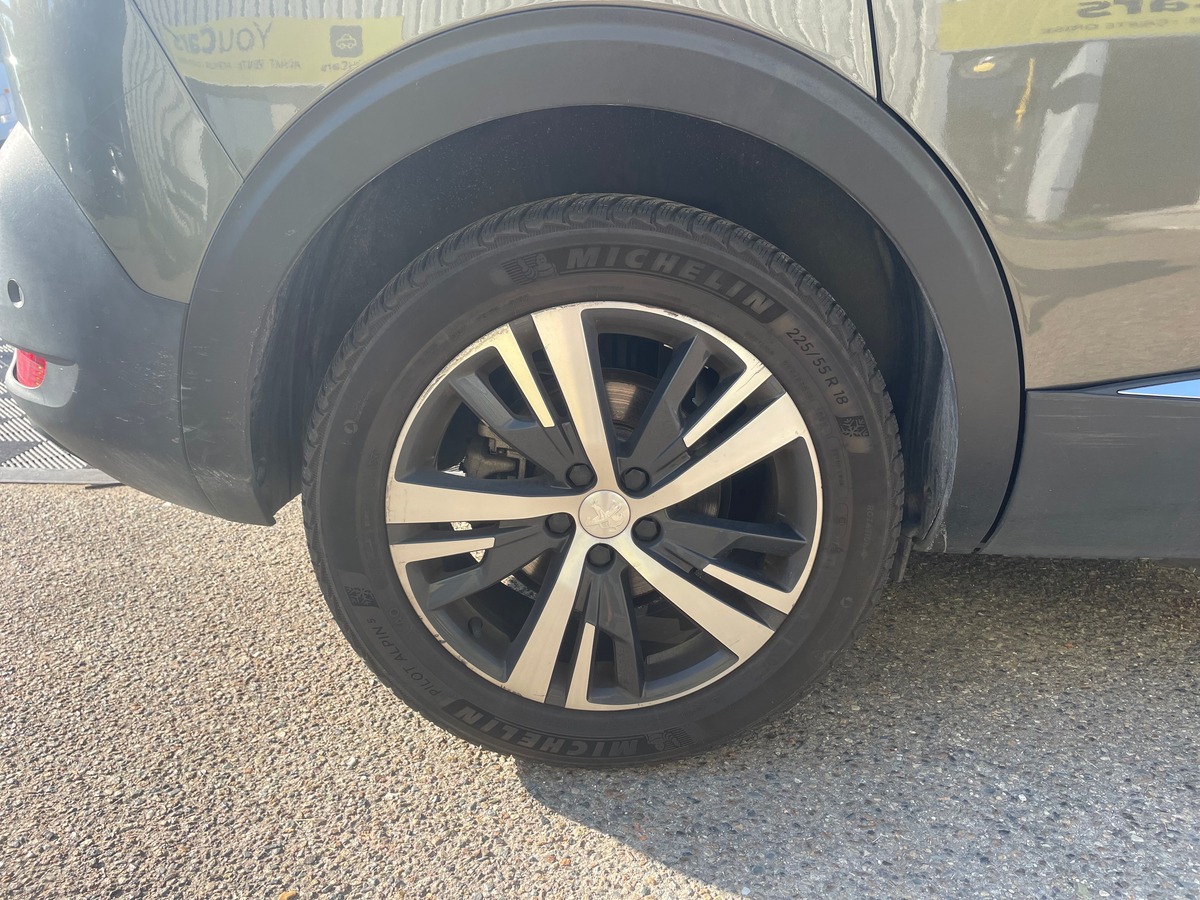 Peugeot 5008 1.5 BlueHDi EAT8 130 cv Boîte auto CARPLAY - 7 PLACES - CLIM AUTO - CAMERA DE RECUL
