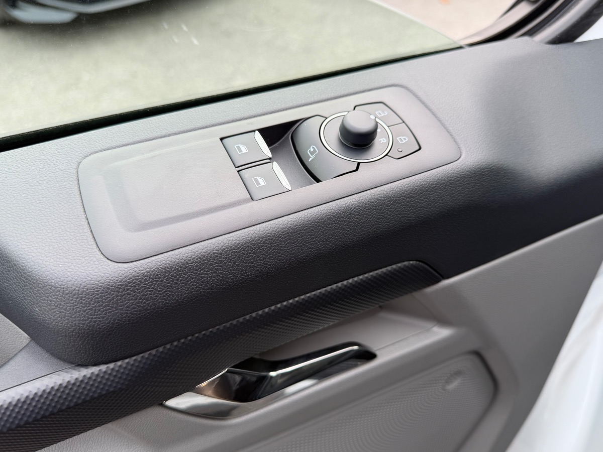 Ford TRANSIT CUSTOM 320 L2H1 2.0 TDCI 170CH BVA8 SPORT / TVA RÉCUPÉRABLE