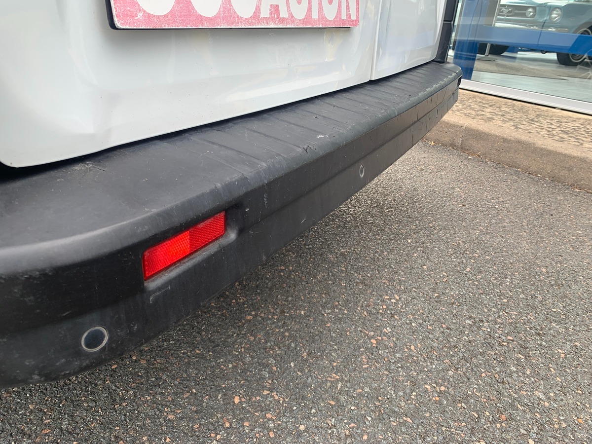 RENAULT Trafic 95 chevaux | 3 Places | Régulateur de vitesse | GPS | Climatisation | Bluetooth