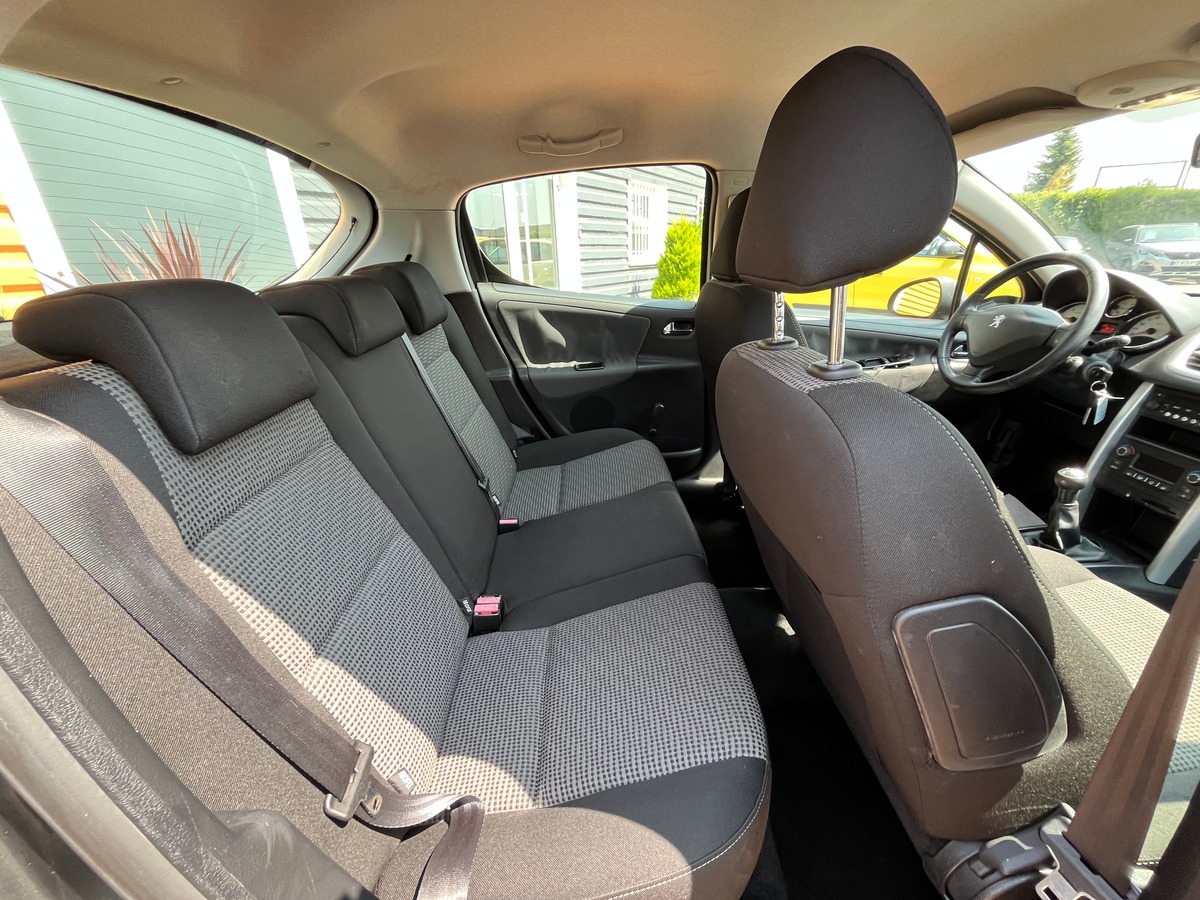 Peugeot 207 1.6 HDI 90 CH ACTIVE