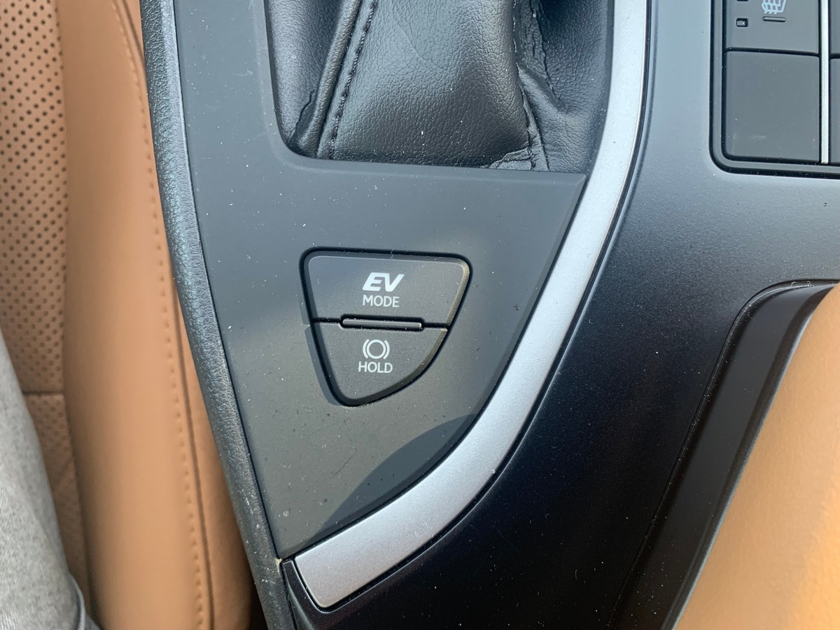 Lexus UX 250 | 185 ch | Luxe Techno | Contrôle angles morts | Caméra recul | Hayon électrique