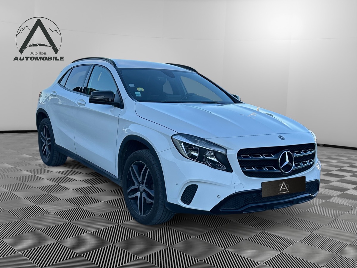 Mercedes-Benz GLA 200 DCT 4MATIC SENSATION