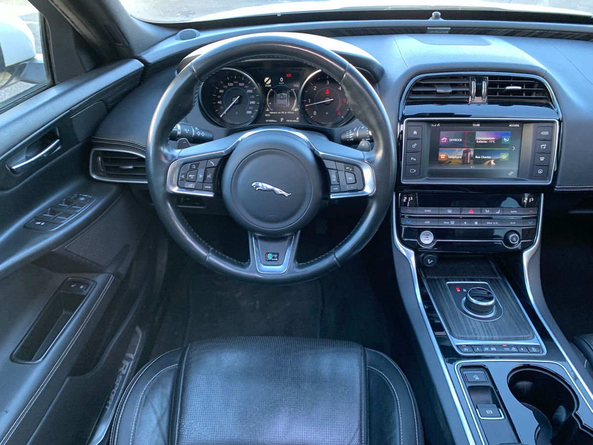 Jaguar XE 180 ch | Intérieur cuir | Toit ouvrant | Caméra de recul | GPS | Bluetooth