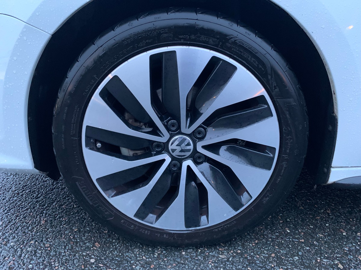 Volkswagen Jetta 170 ch | Carat | Régulateur vitesse | Radars stationnement | GPS | Kit mains libres