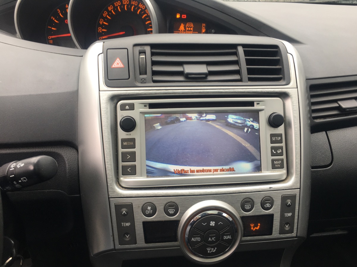 Toyota Verso 2.0 D-4D 126 CV 4XCARTE bleu