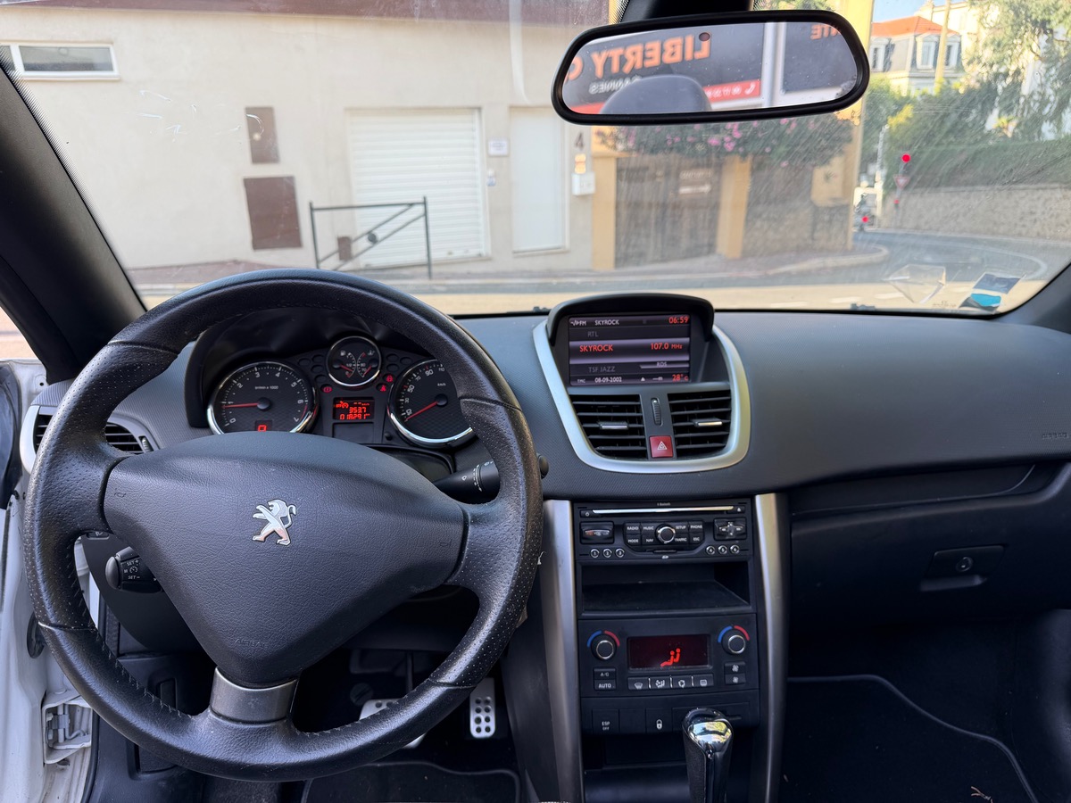 Peugeot 207 CC 1.6 120 CV / 1er Main /KM Réel / Boîte auto / GPS / Intérieur Cuir/ Féline