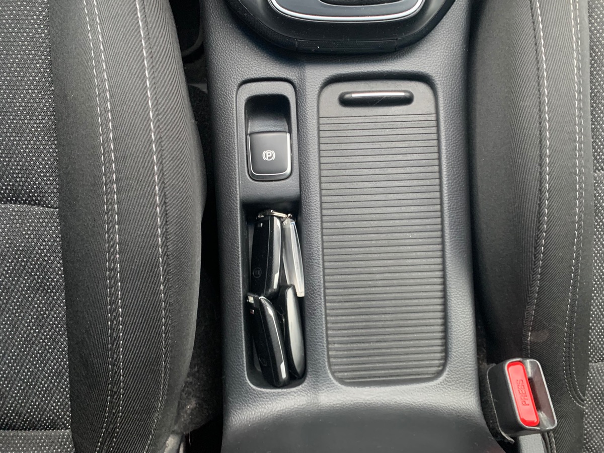 Kia Carens 141 ch | PREMIUM | 7 Places | Phase 2 | Attelage| Toit ouvrant | Caméra de recul | Jantes