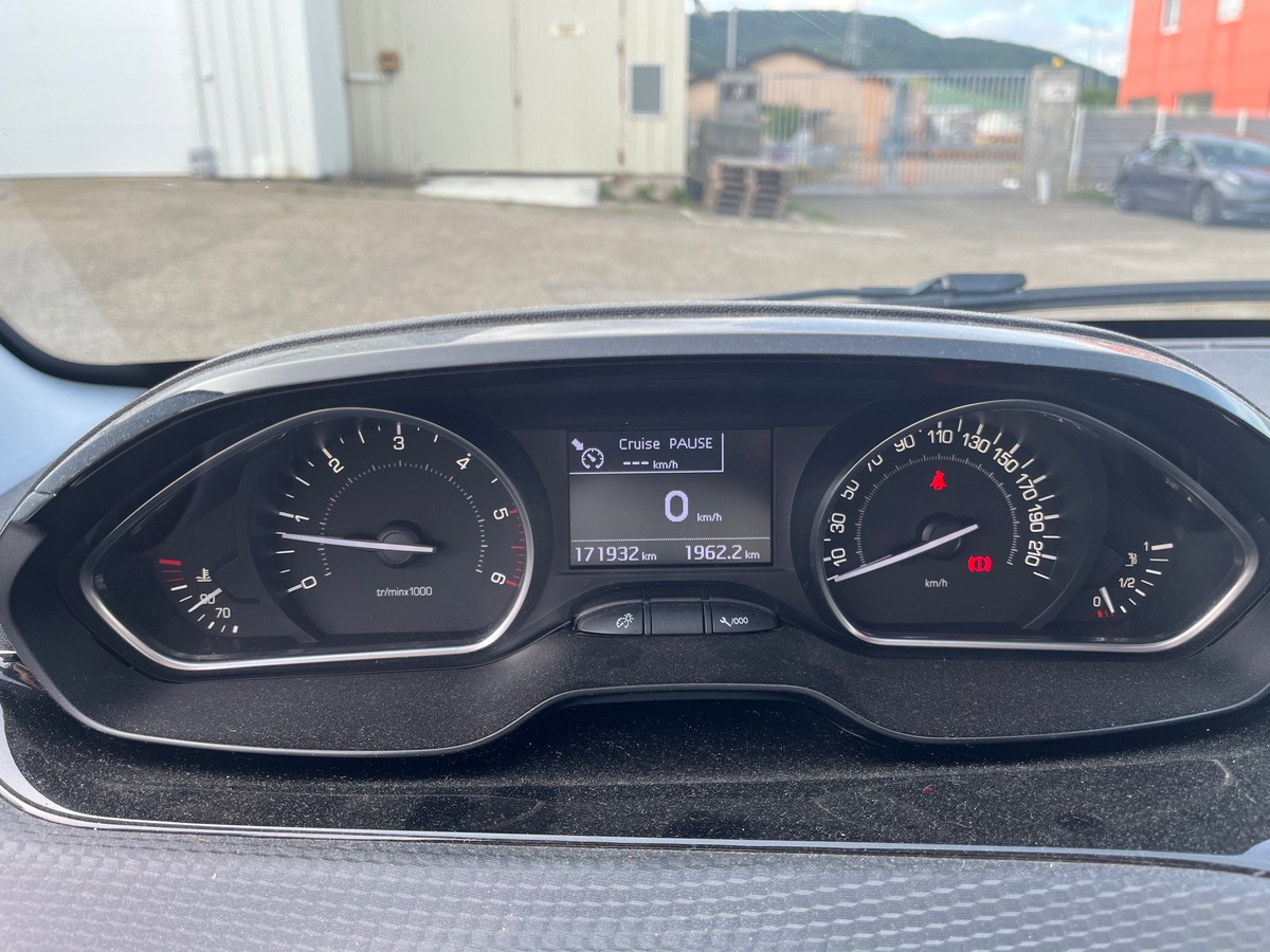 Peugeot 208 1.6 BlueHDI 100ch ALLURE 3P, Courroie de distribution OK, CarPlay, Caméra de recul, GPS