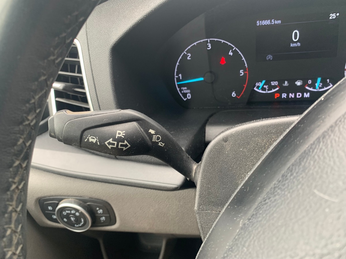 Ford TRANSIT CUSTOM 130 ch | L1H1 Trend Business | 3 Places | Caméra recul | Attelage | Roue secours