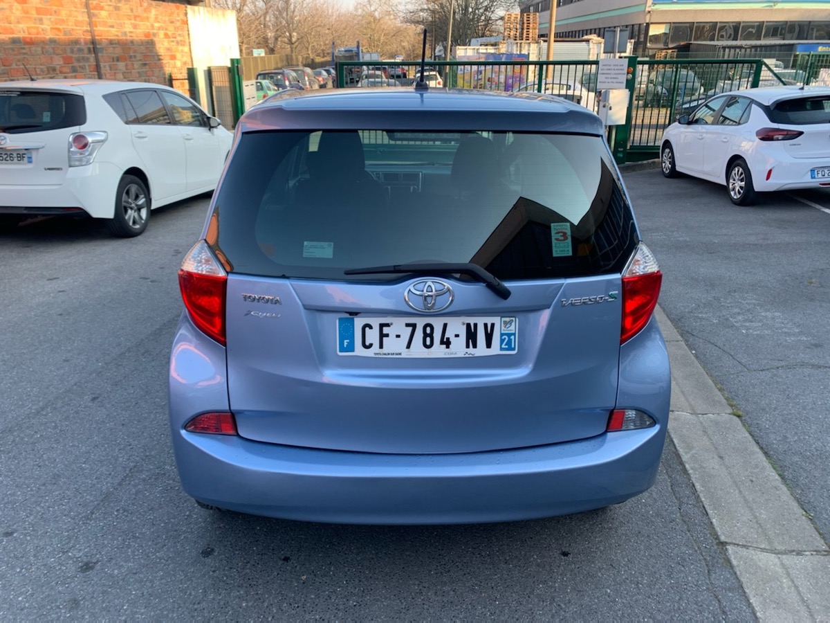 Toyota Verso-S 2.0 D-4D 95 CV 1er main 4XCArte