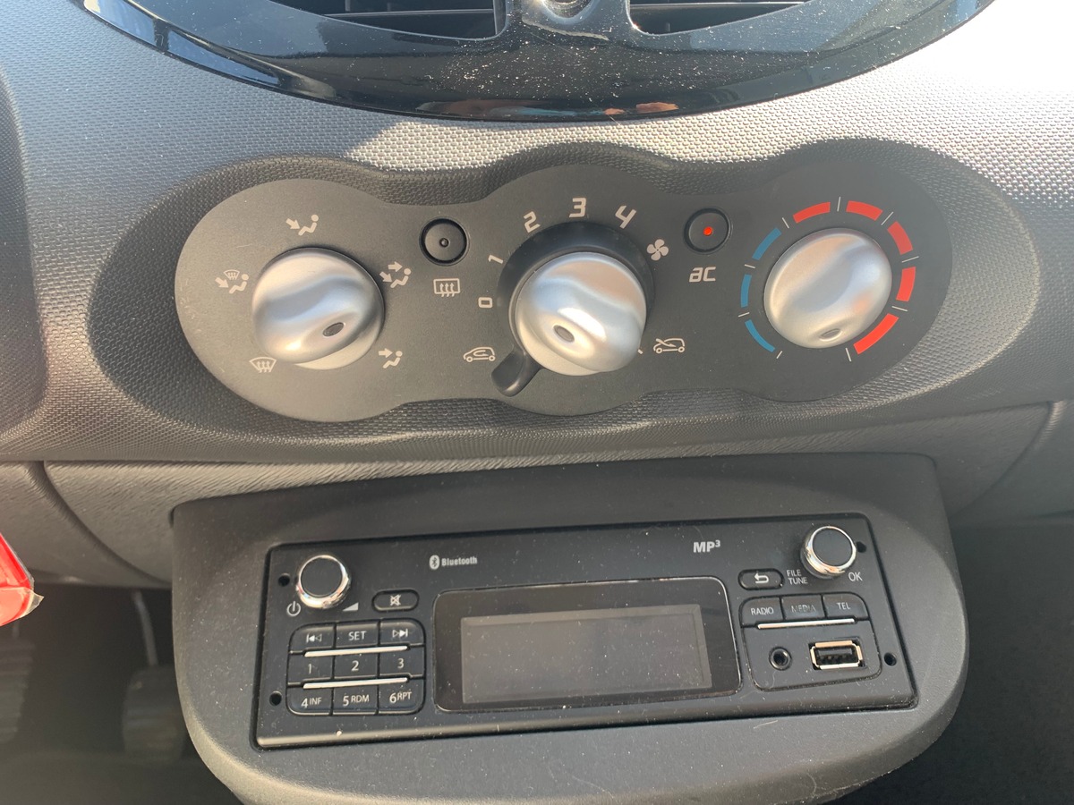 RENAULT Twingo 75 chevaux | Life | Premiére MAIN | Climatisation | Roue secours | Ordinateur de bord