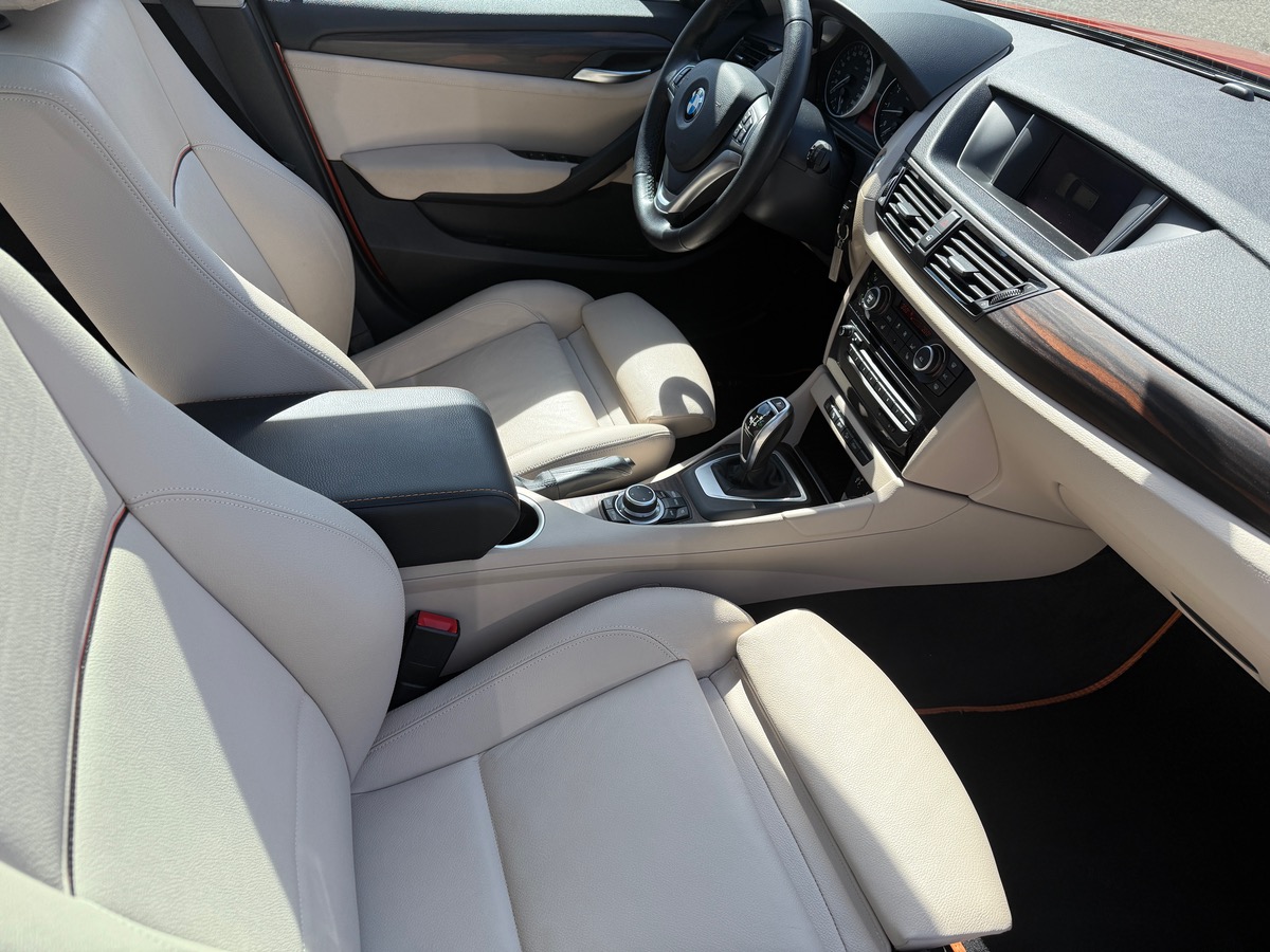 Bmw X1 20i 2L  184 X-Drive boite 8  X-line, Toit ouvrant, Sièges chauffants, Suivi complet