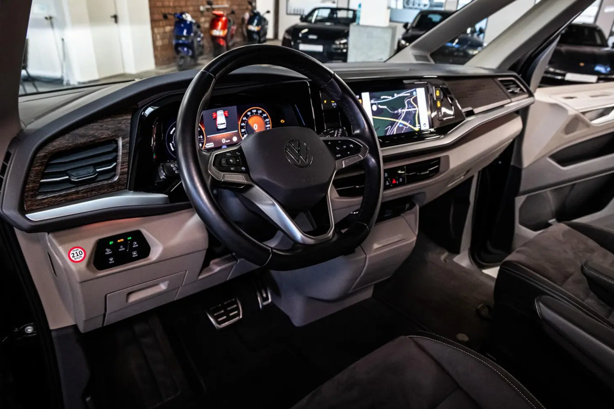 Volkswagen Multivan VII 1.4 eHybrid 218ch Style Court DSG6