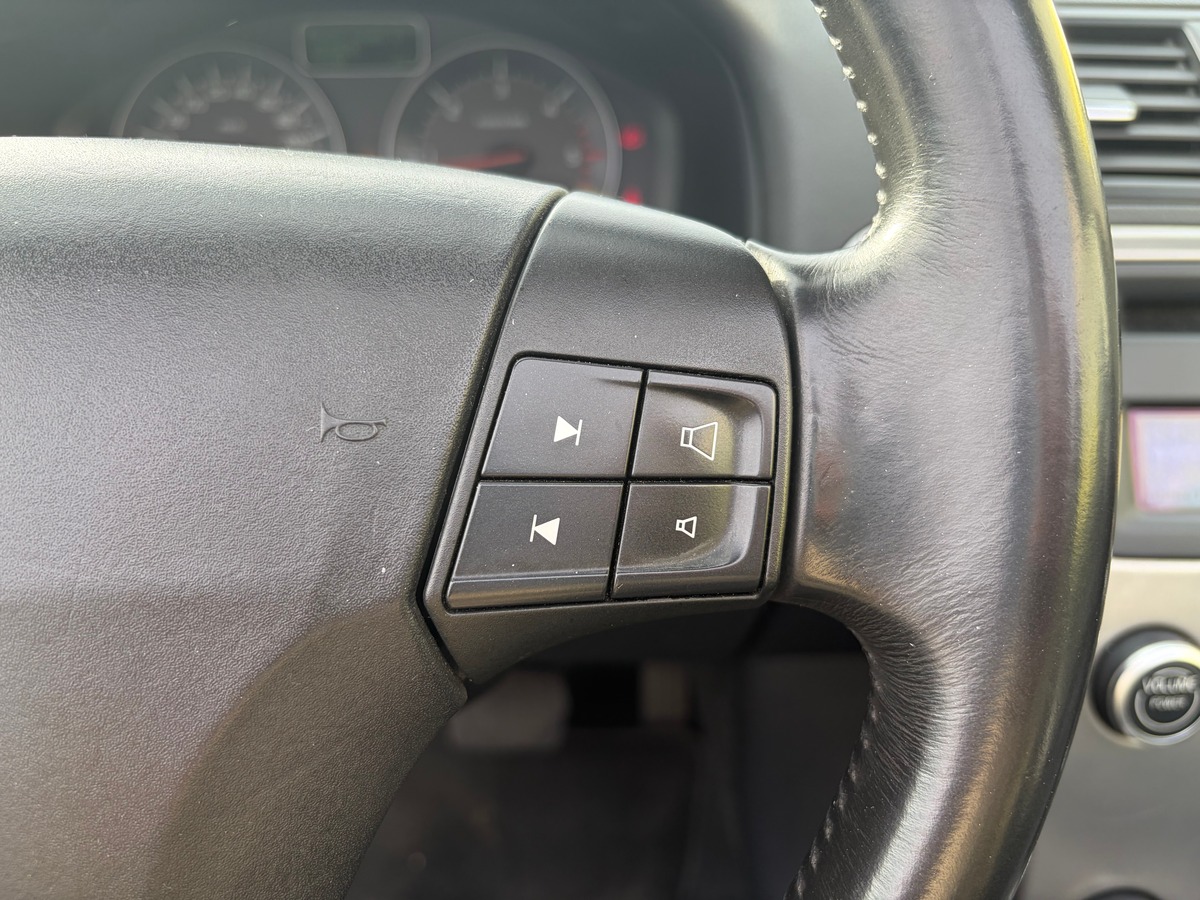 Volvo C70 CC D5 2.4 TDi 180 cv Boîte auto SIÈGE ÉLECTRIQUE A MÉMOIRE - RADAR DE RECUL - FILET