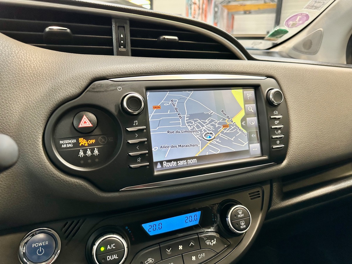 Toyota Yaris III (2) Hybrid 100H Dynamic 5P BVA a
