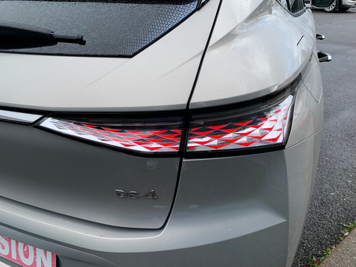 Citroën DS4 225 | Rivoli | Caméra 360° | Apple car Play | Régulateur de vitesse adaptatif | Attelage