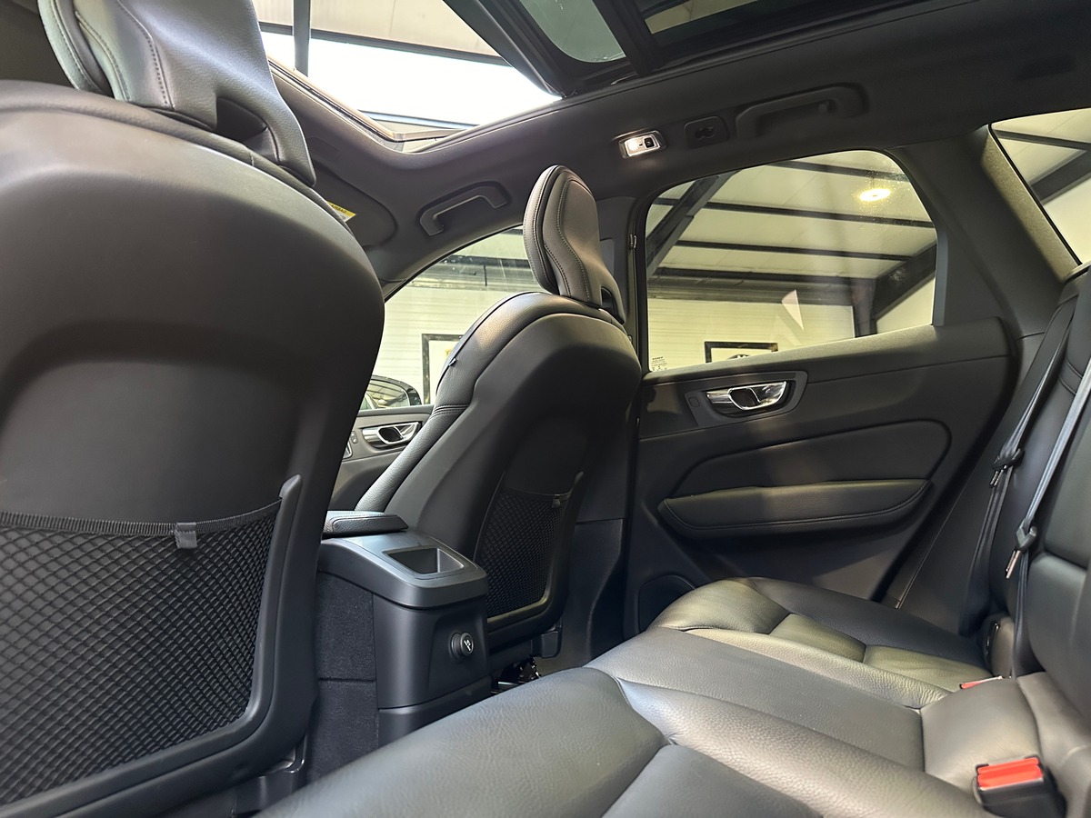 Volvo XC60 T8 R-Design 303 ch + 87 AWD Geartronic 8 / Attelage / Toit Ouvrant / Hifi HK