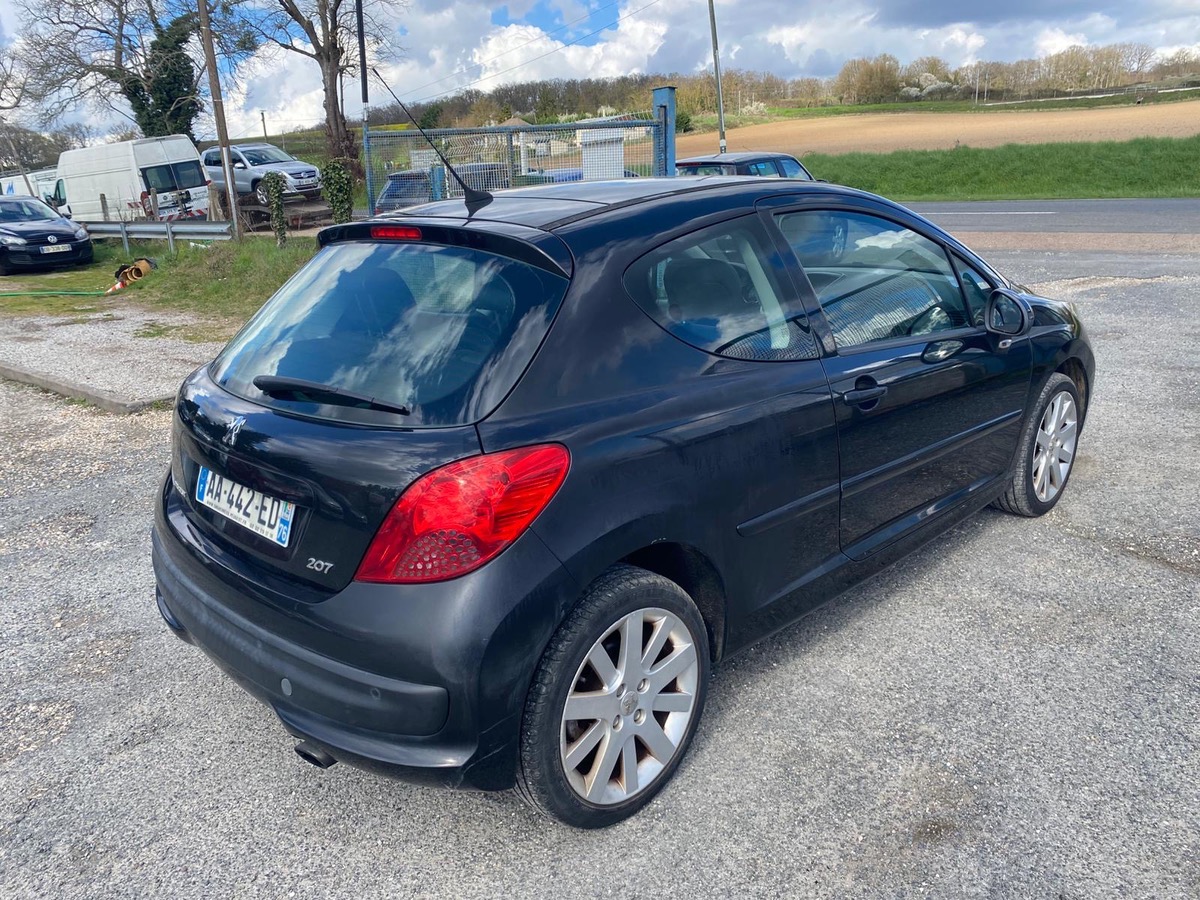 Peugeot 207 1.6 hdi 110cv feline 1ere main faible kilomètre 