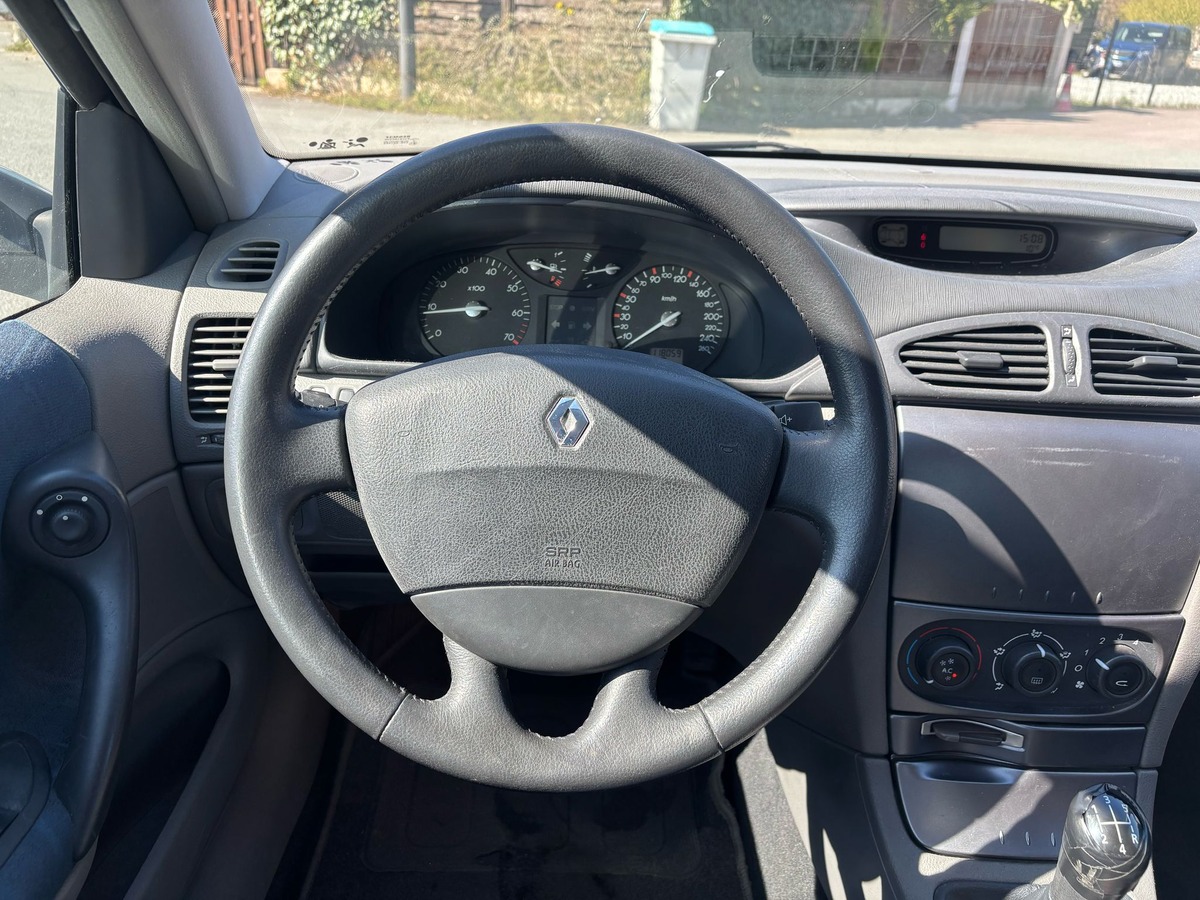RENAULT Laguna II 1.6 107 - Finition Authentique - Garantie - Distribution neuve - Attelage