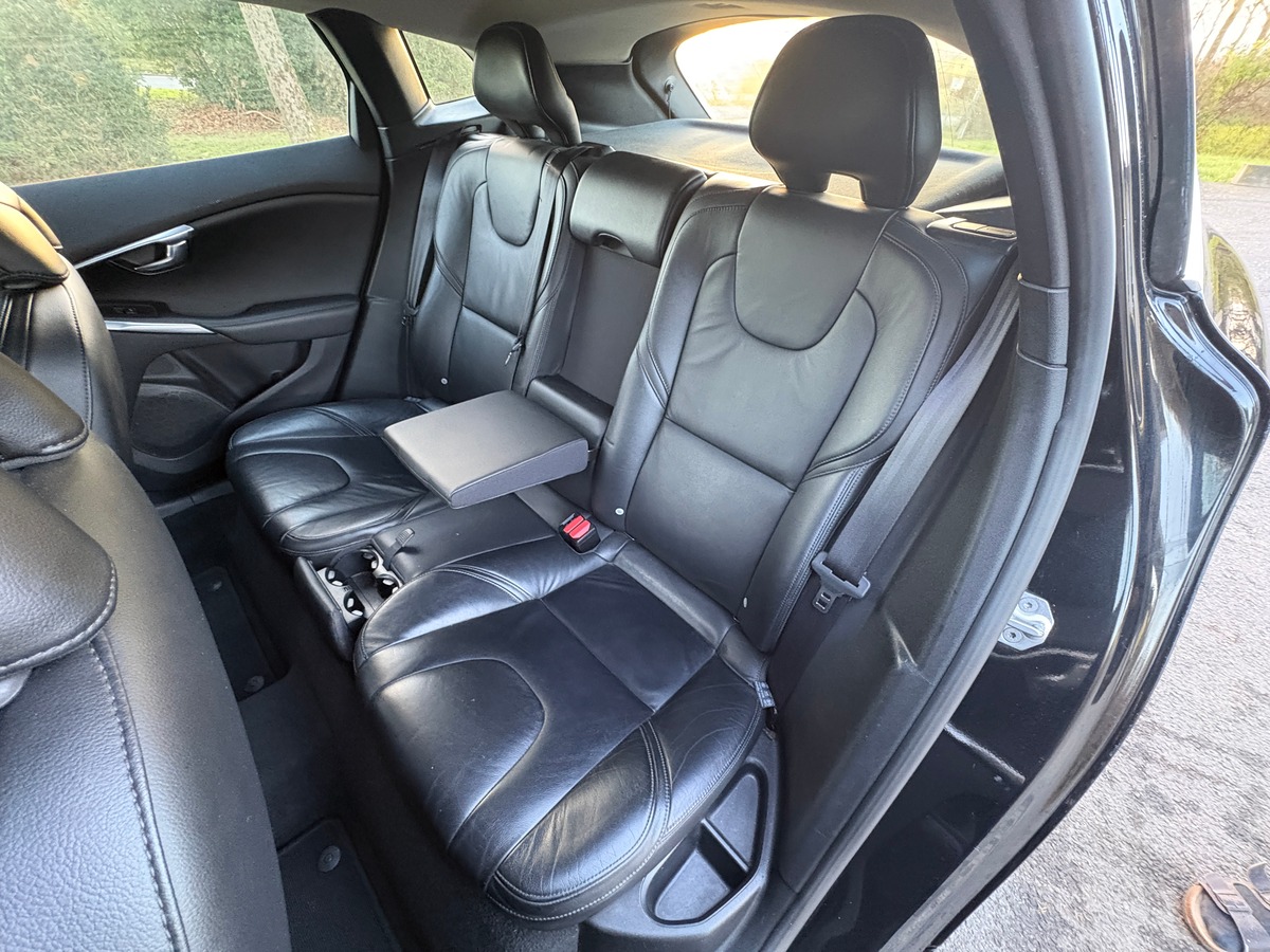 Volvo V40 D2 SUMMUM - 115CH - ENTRETIEN COMPLET