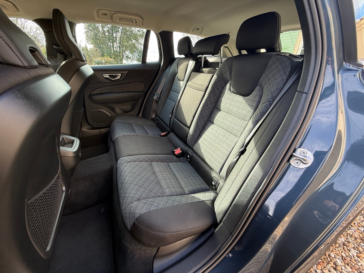 Volvo V60 B4 2.0 Ti 16V Mild Hybrid DCT7 197 cv