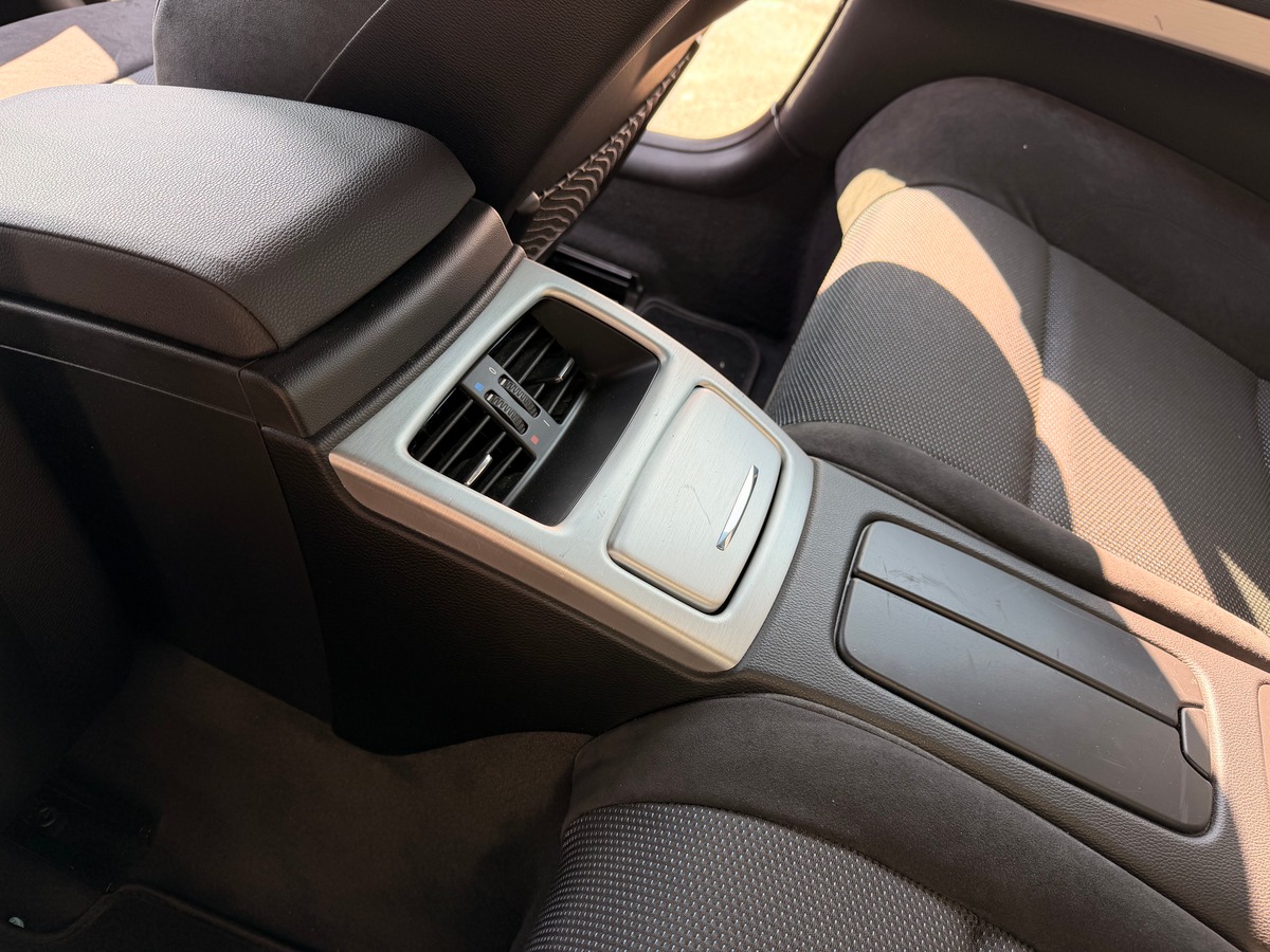 Bmw Série 3 Cabriolet Sport Design (E93) LCI 320d 2.0 d 184 cv Boîte auto - Sièges Alcantara