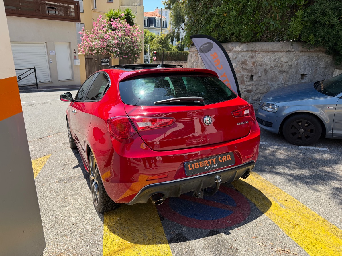 Alfa Romeo Giulietta 2.0 JTDM 170 CV PHASE 3 / Executive Sport / Toit Ouvrant /CarPlay/ Full Options
