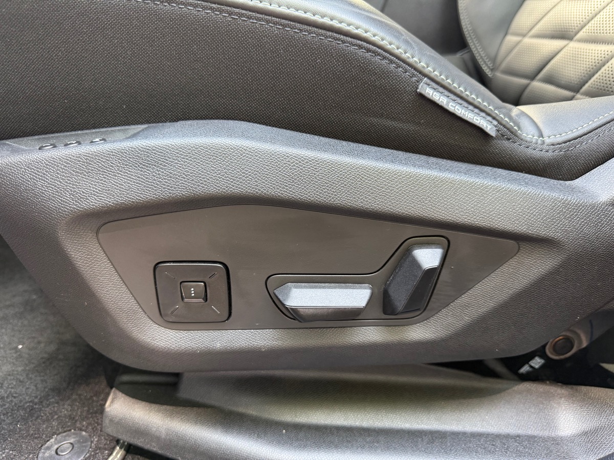 Peugeot 3008 Electrique 210 GT FULL OPTION Toit Ouvrant/Focal/S.Cuir Mass.Ventilés (E-3008)