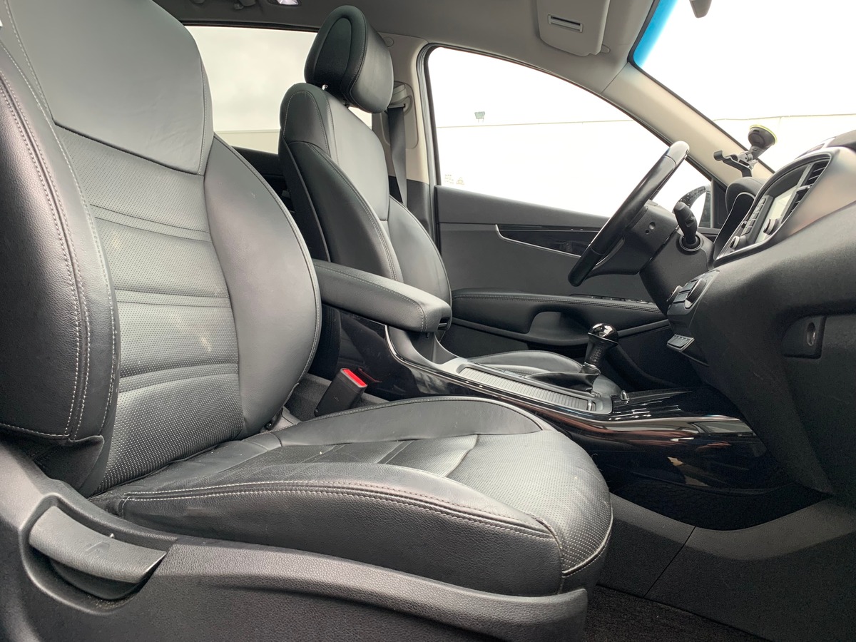 Kia Sorento 200 ch | Premium | 7 Places | AWD | Toit ouvrant panoramique | GPS | Régulateur vitesse