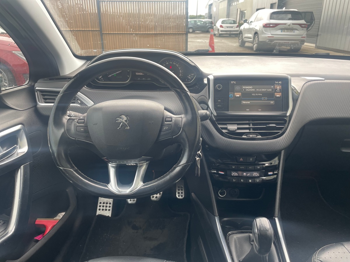 Peugeot 2008 110 cv TOIT PANORAMIQUE - SIEGE CHAUFFANT -  CLIMATISATION AUTO - RADAR DE RECUL