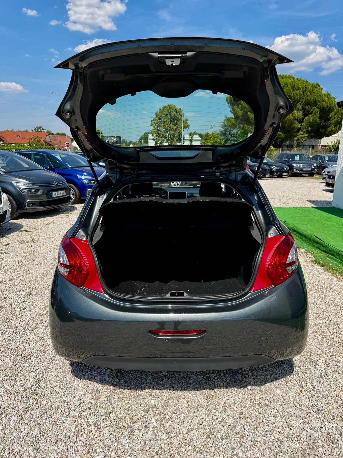 Peugeot 208 1.2 VTi 82 CV BVM5 ALLURE DISTRIBUTION FAITE  / SUIVI CONCESSION